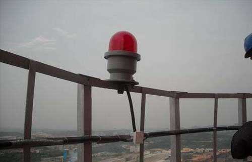 烟囱安装航标灯